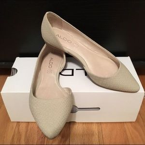 Aldo Beige Flats Size 9.5 Pointy toe cute shoe